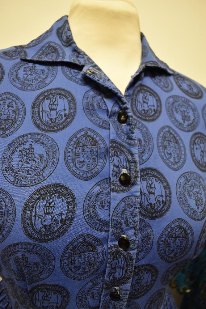 A 1950s full skirted cotton day dress, having brilliant novelty medallion print on cobalt blue - Image 5 of 9
