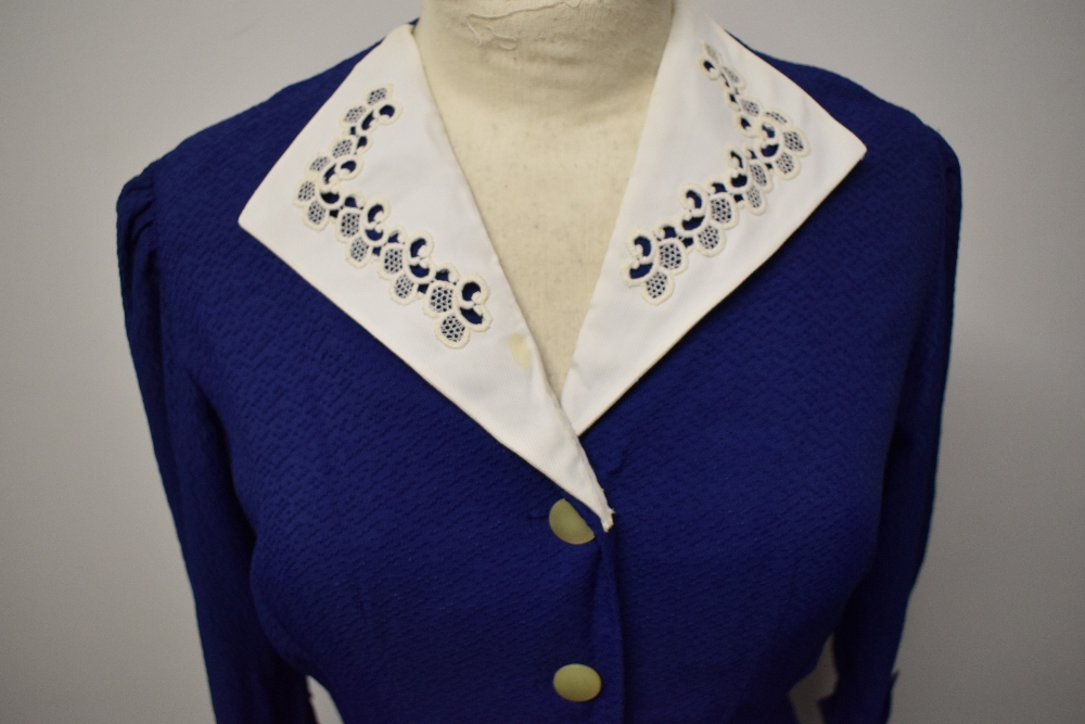A Royal blue 1940s day dress, having buttons to front, side metal zip and white pique collar. - Image 3 of 6