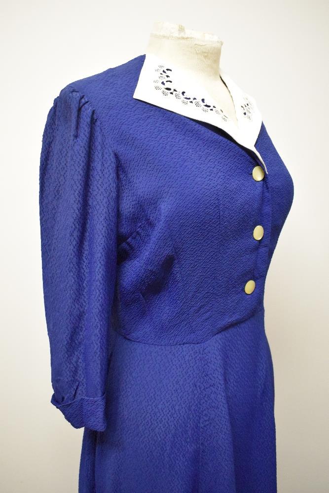 A Royal blue 1940s day dress, having buttons to front, side metal zip and white pique collar. - Image 4 of 6