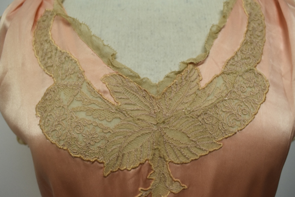 A 1920s pale pink silky 1920s nightdress, having adjustable ribbon fastening to waist, pretty lace - Image 14 of 14