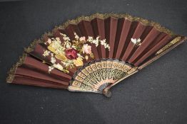 A large late Victorian / early Edwardian fan, having silk ground with beautiful basket of flowers