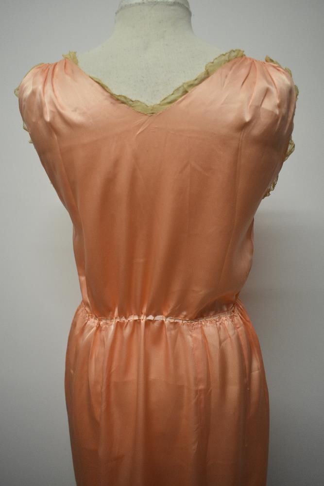 A 1920s pale pink silky 1920s nightdress, having adjustable ribbon fastening to waist, pretty lace - Image 10 of 14
