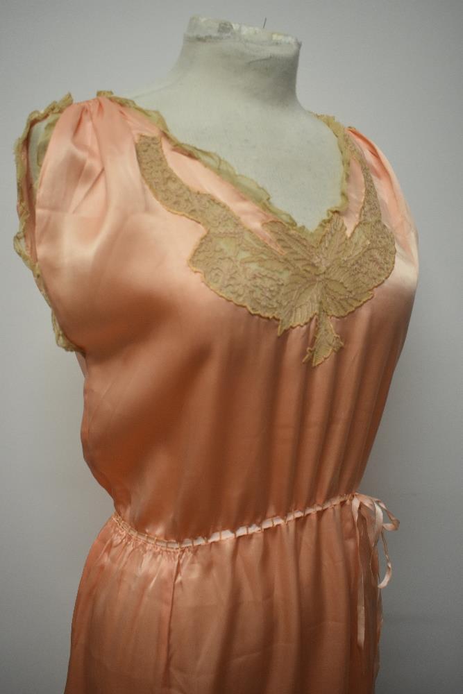A 1920s pale pink silky 1920s nightdress, having adjustable ribbon fastening to waist, pretty lace - Image 7 of 14