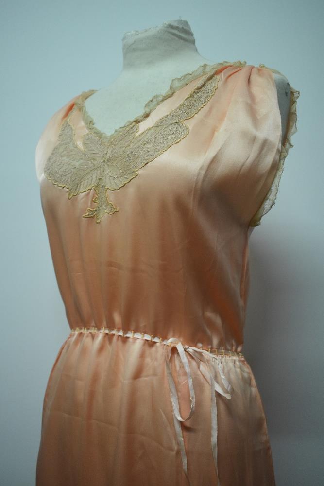A 1920s pale pink silky 1920s nightdress, having adjustable ribbon fastening to waist, pretty lace - Image 13 of 14