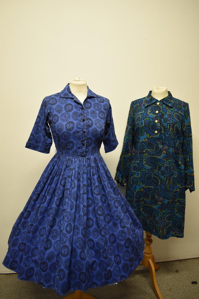 A 1950s full skirted cotton day dress, having brilliant novelty medallion print on cobalt blue - Image 4 of 9