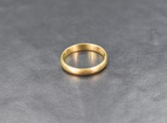 An 18ct gold wedding band, size N & approx 3g