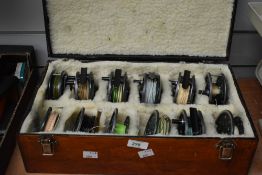 A wooden box, compartmentalised and lined containing a selection of 7 shakespeare speedex fly