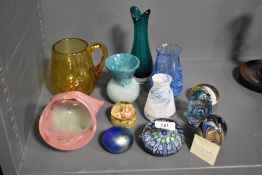 A 20th Century Vasart style art glass basket, of pink and green mottled appearance, measuring 11cm