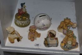 A Border Fine Arts musical Beatrix Potter figure Jemima Puddleduck, plays the tune of Clair De Lune,