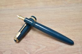 A boxed Parker Duofold Standard with aerometric fill in green with decorative band to the cap having