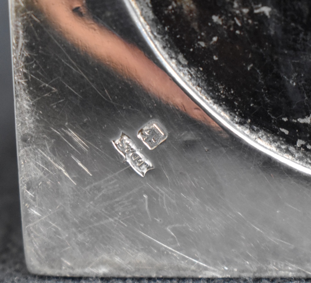 A pair of Victorian silver candlesticks of column design, having concave square detachable sconces - Image 4 of 5