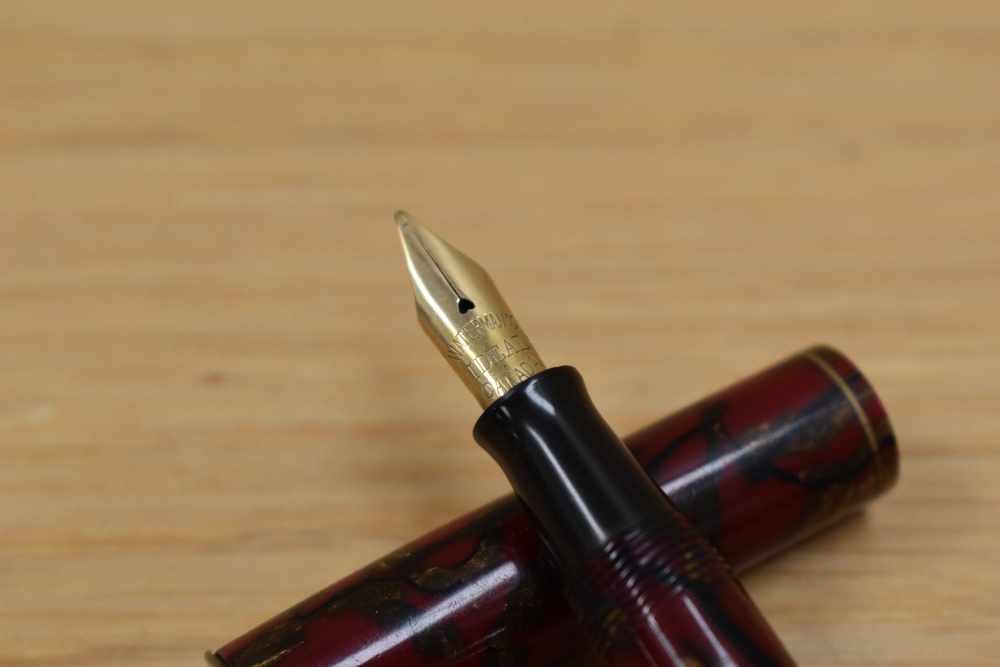 A Waterman 92 V lever fill fountain pen in red gold marble having Waterman Ideal Canada lid. Clip - Image 2 of 3