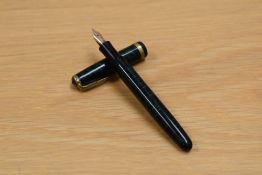 A Parker Vacumatic fountain pen in green having a warranted 14K 585 nib.