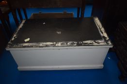 A part stripped bedding box, approx. 99 x 54 x 41cm