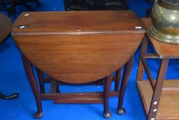A early 20th Century mahogany oval top gateleg dining table