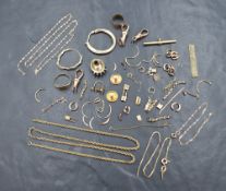 A small quantity of 9ct gold and yellow metal broken jewellery including collar studs, chains,