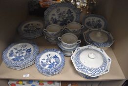 A Royal Staffordshire, Willow Ironstone by JG Meakin octagonal part dinner service (34 pieces