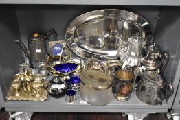 An assorted collection of silver plated ware, to include an egg cruet set, bonbon dishes, coffee