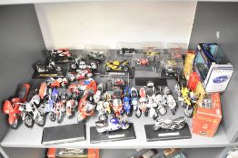 A shelf of Maisto, Burago and similar plastic Motorcycle Models including Triumph, Yamaha, Suzuki