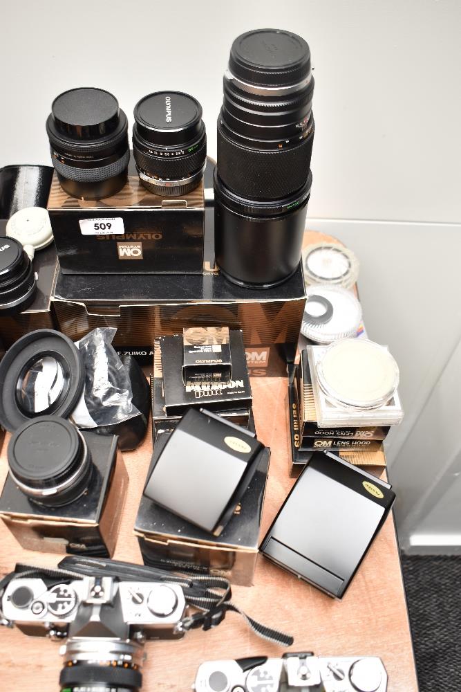 Two Olympus OM-2 camera bodys with an Olympus OM System G Zuiko Auto-W 1:3,5 28mm lens, an Olympus - Image 4 of 4