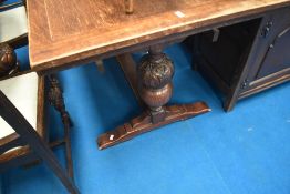 An early 20th century oak drawer leaf dining table