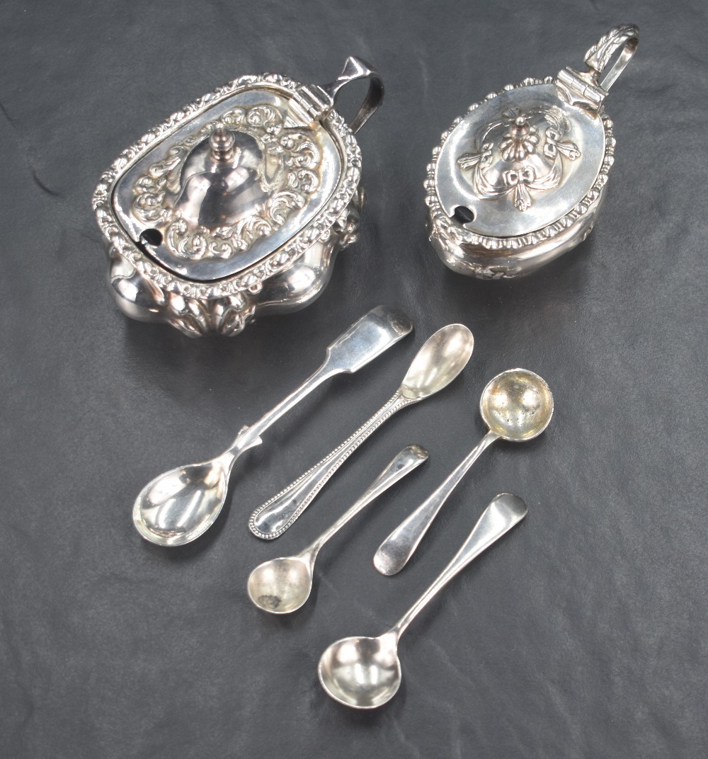 An Edwardian silver condiment pot having egg and dart rim with embossed scroll work to cover and - Image 2 of 2