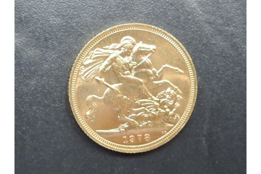 A 1978 Queen Elizabeth II Gold Sovereign, Royal Mint - Image 1 of 2