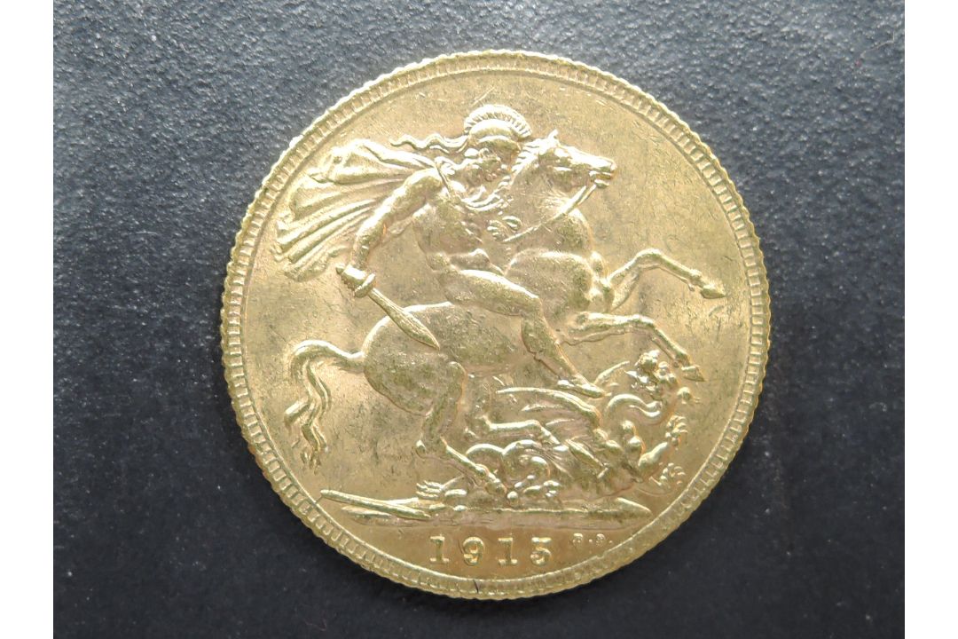 A 1915 George V Gold Sovereign, George & Dragon, Royal Mint, Westminster Mint Case and Certificate - Image 1 of 3