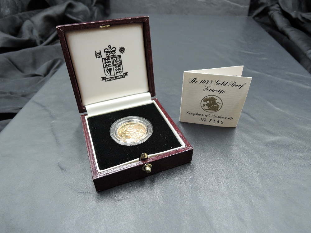 A 1998 Queen Elizabeth II Gold Proof Sovereign, George & Dragon, Royal Mint, Royal Mint Case and - Image 3 of 3
