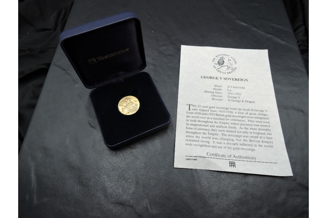 A 1915 George V Gold Sovereign, George & Dragon, Royal Mint, Westminster Mint Case and Certificate - Image 3 of 3
