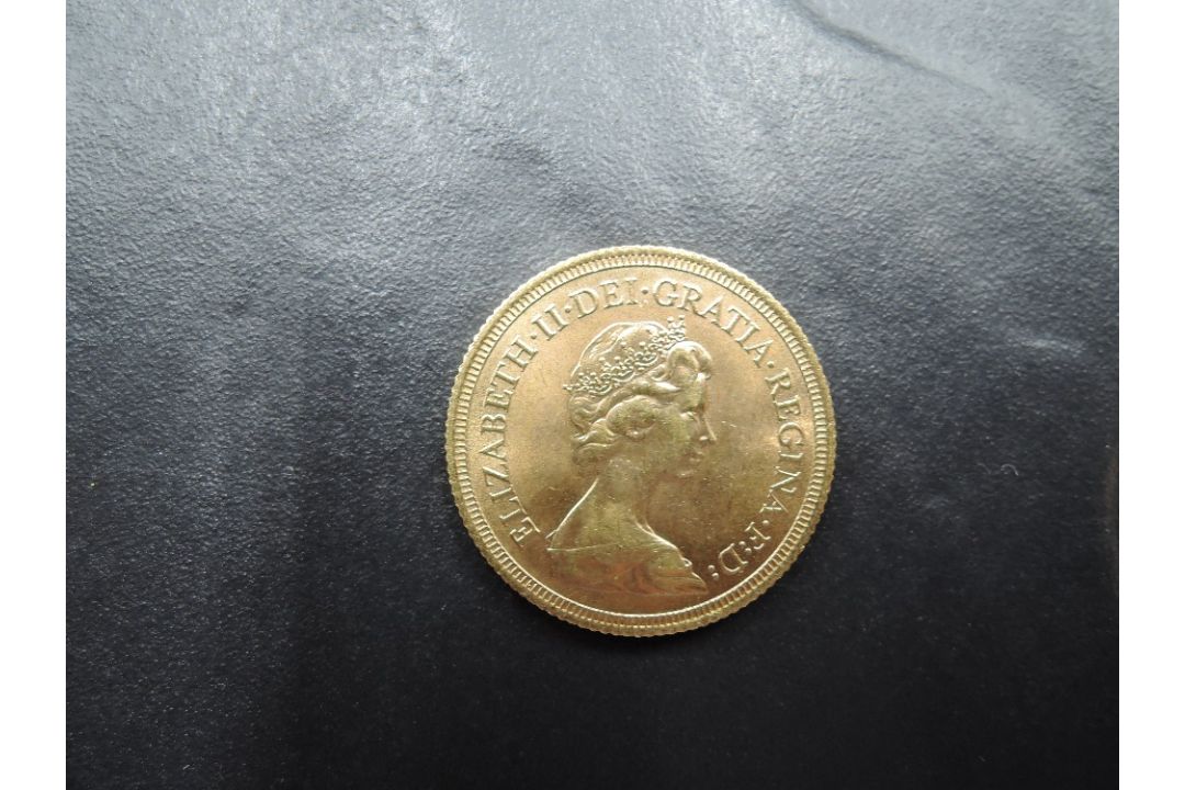 A 1978 Queen Elizabeth II Gold Sovereign, Royal Mint - Image 2 of 2