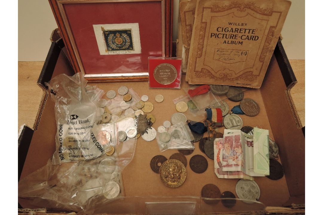 A collection of GB & World Coins and Medallions including Swiss 1979, 1989 & 1990 Silver Two Francs, - Image 2 of 2