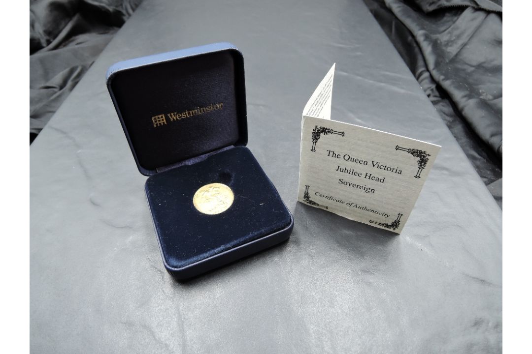 A 1887 Queen Victoria Gold Sovereign, Jubilee Head, George & Dragon, Royal Mint, Westminster Mint - Image 3 of 3