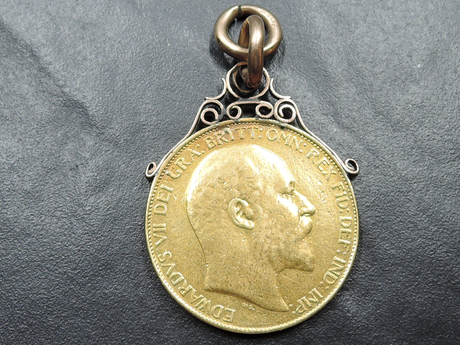 A 1902 Edward VII Gold Double Sovereign, Royal Mint having 9ct Gold Mount attached - Image 2 of 2