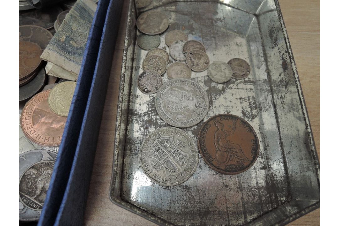 A collection of GB Coins including small amount of Silver 1923 & 1928 Half Crowns, Victorian - Image 2 of 2