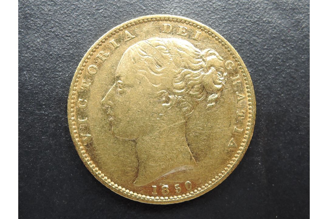 A 1850 Queen Victoria Gold Sovereign, Young Head, Shield Back, Royal Mint, Westminster Mint Case and - Image 2 of 3