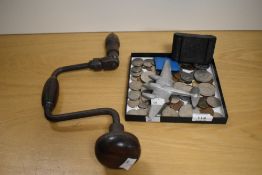 An early 20th Century brace tool with polished wood handle, measuring 36cm long, and a collection of