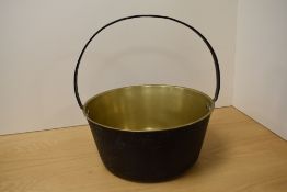 A Victorian brass jam pan, measuring 35cm diameter x 16cm height.