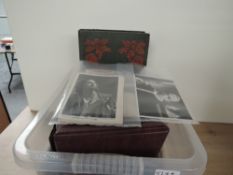 POSTCARDS, 5 ALBUMS OF VINTAGE CARDS VARIOUS SUBJECTS + LOOSE Tub with five albums of postcards,