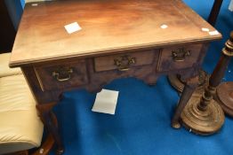A Queen Anne style kneehole desk, W77 D47 H68cm