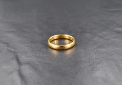 A 22ct gold wedding band of plain form, size O/P & approx 4.2g
