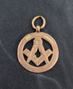 A 9ct rose gold Masonic pendant, with engraved detail, 4.5g