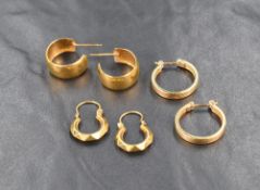 Three pairs of 9ct gold hoop earrings, 5.1g gross