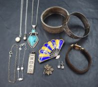 An assortment of silver jewellery including a Links of London bracelet, a vintage Thai enamelled fan