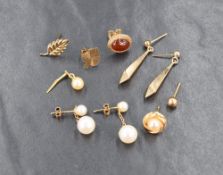 An assortment of gold and yellow metal earrings, including cultured pearl examples, 4.1g gross