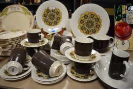 A Royal Doulton 'Segouva' pattern aprt dinner service comprising of approximately fifty pieces which