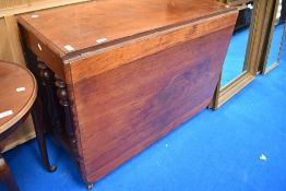 A Victorian mahogany gateleg table having full length flaps and turned legs, approx 101 x 174cm