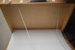 An artists wooden carry case.