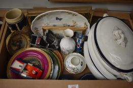 Four Aynsley 'Pembroke' design items including a dodecagon shaped vase, a little posy pot, sugar
