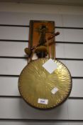 A 20th Century oak mounted dinner gong and beaters, with brass mounts, measuring 50cm high